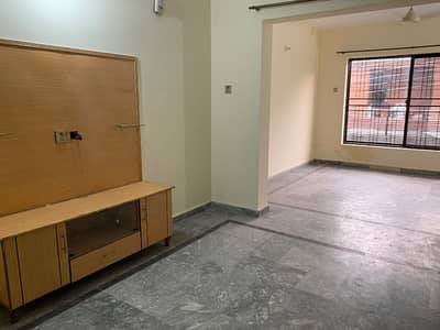 8 MARLA UPPER Portion For Rent