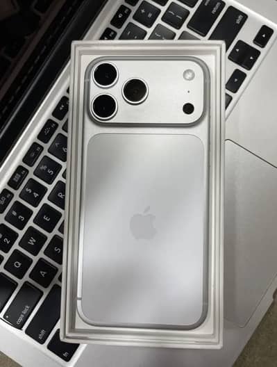 iPhone 17 pro max  factory unlock silver 256