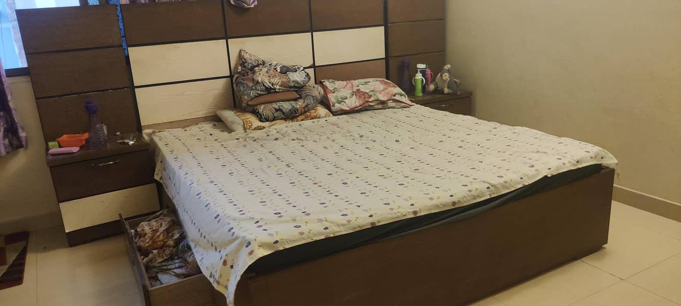 Bedset with side tables 3