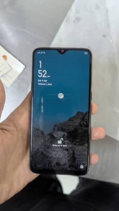 oppo f9 good condition charge sath ha . 6.128