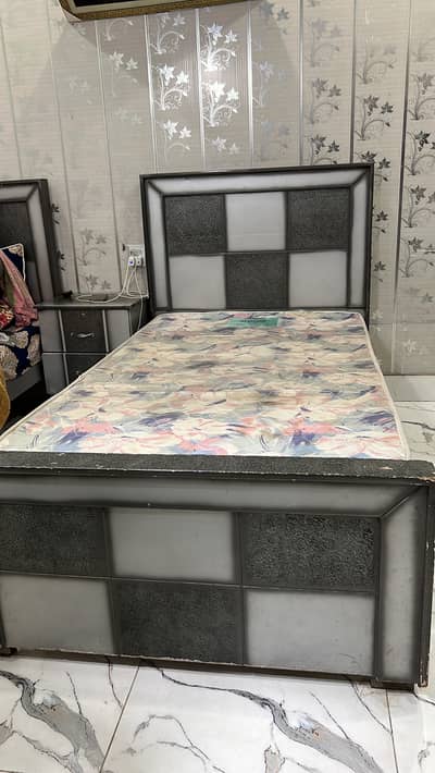 Two single bed for sale with site table