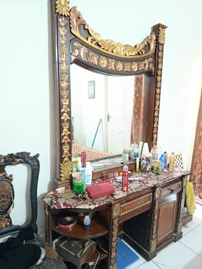 Dressing table wants to sell