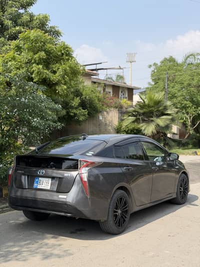 Toyota Prius S Safety Plus II