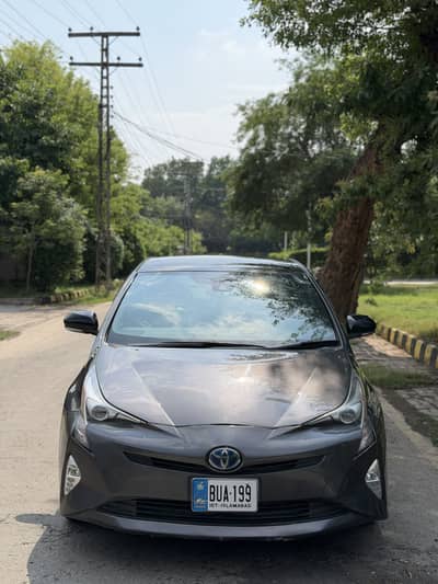 Toyota Prius S Safety Plus II