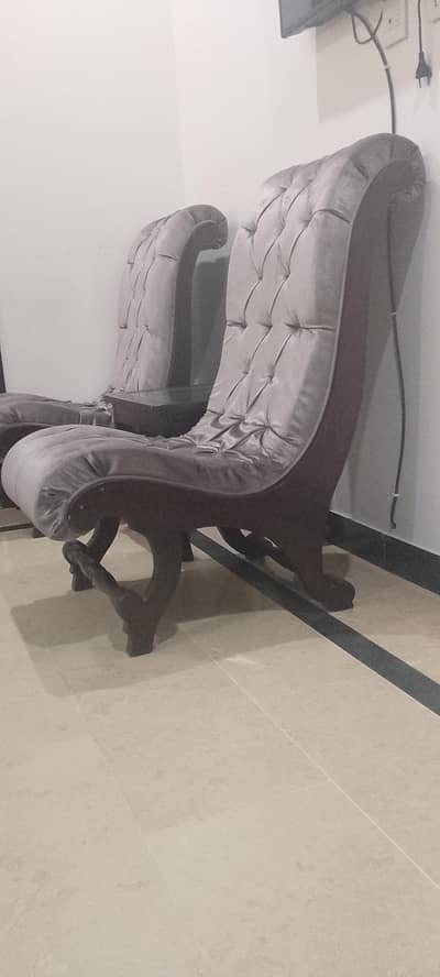 2 sofa chairs