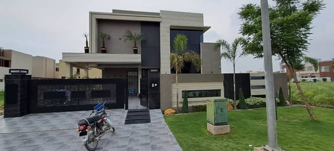 1 Kanal Out Standing Double Unit Top Quality Ultra Modern House For Sale Green City