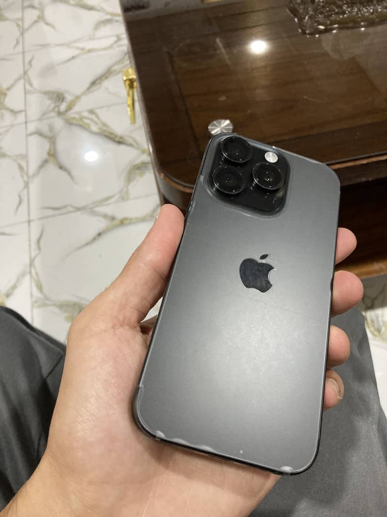 iphone 16 pro 1