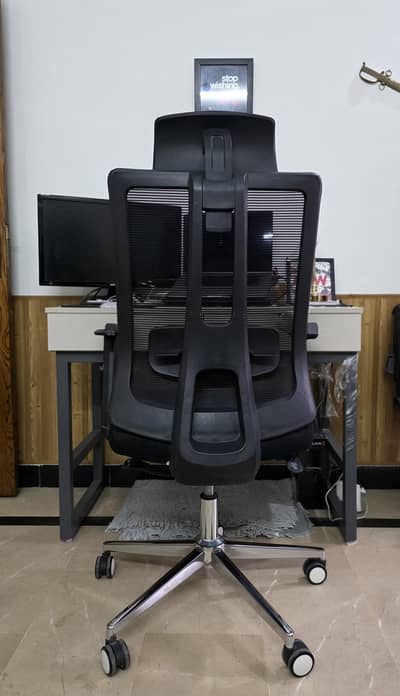 Revolving Executive Computer Chair with Adjustable Arms