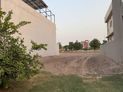 Prime Location 5 Marla Residential Plot For sale In The Perfect Location Of Park View City - Silver Block