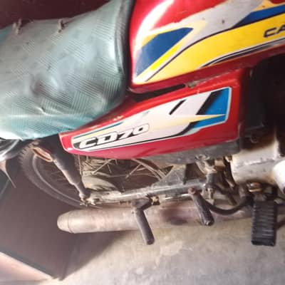 star bike h engine m bh kaam he thora buhut file bh h our book bh . .