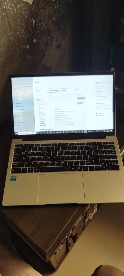 eyy ul153 256 GB SSD  or 8 GB ram