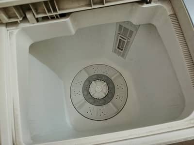 Kenwood Washing Machine with dryer turbowash. 10/10 condition.