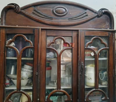 shokesh bartan wali almari