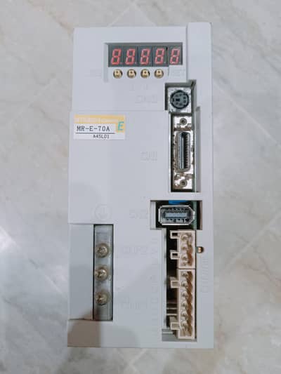 Mistubishi MR-E-70A AC servo drive amplifier MR-E Super 750W 3Ph 200V