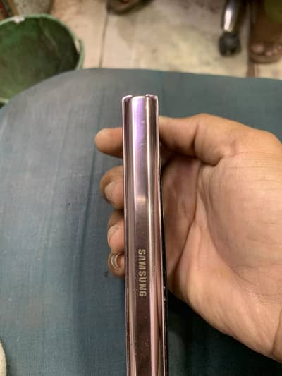 Samsung zfold2 bari lcd kharab ha baki ok ha sara