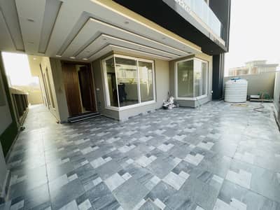 10 Marla Slightly Used Designer House Park On Backside For Sale