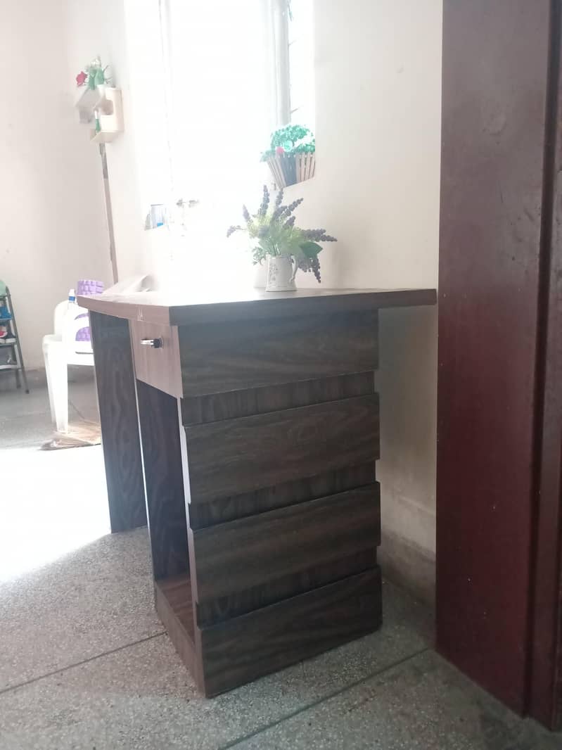 High Quality Study / Office / Computer Table - 9/10 Condition 2