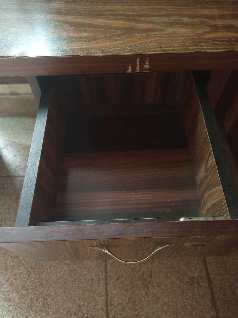 High Quality Study / Office / Computer Table - 9/10 Condition 4