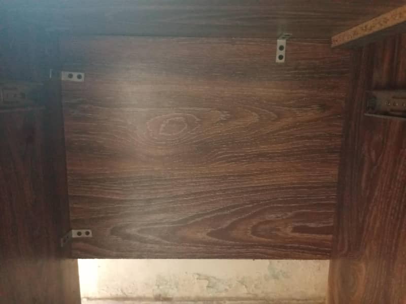 High Quality Study / Office / Computer Table - 9/10 Condition 6