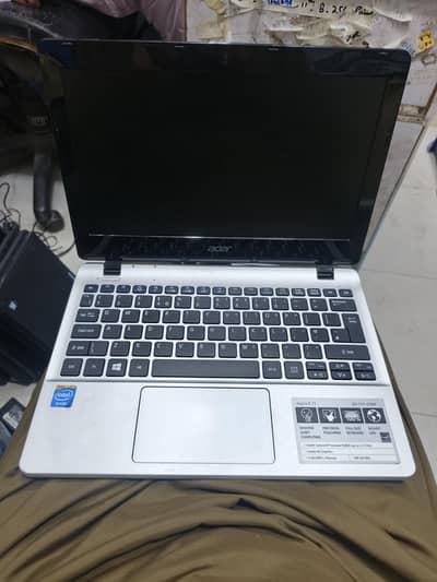 aser aspier E11 4gb rame 128 gb ssd