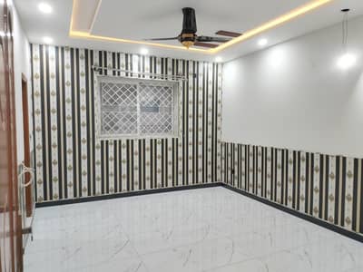 G9/4 ground floor 1 room 1 bath available