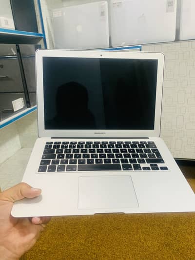 MacBook Air 2015 13 inch display core i7  ram 8  512 ssd 10by10