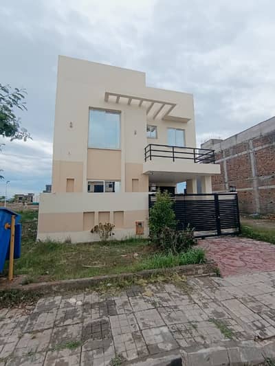 5 Marla Slightly Used House Available for Sale