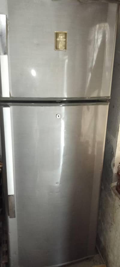 Dawlance fridge first hand use all original gas and condition all over