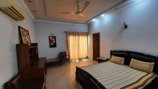 ONE KANAL Furnished upper portion HOUSE AVALIABLE FOR RENT IN DHA PHASE 4 GG BLOCK-