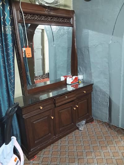 shesham wood dresing table good condition