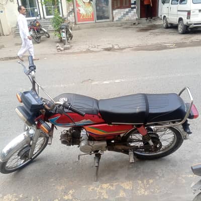 United 70 argent sell good condition Whatsapp (0300-4436828)