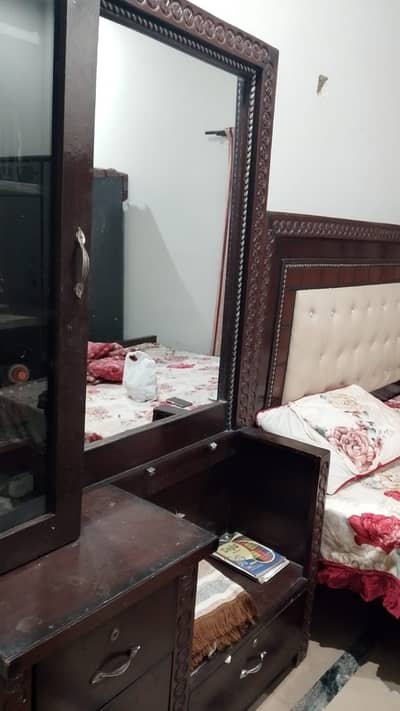 Bed set and dressing table side bed table