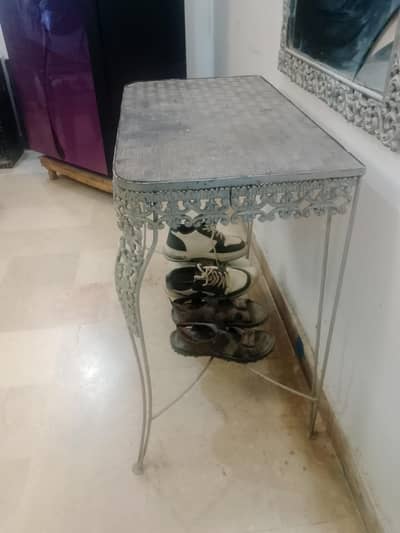 metal mirror frame with dressing table