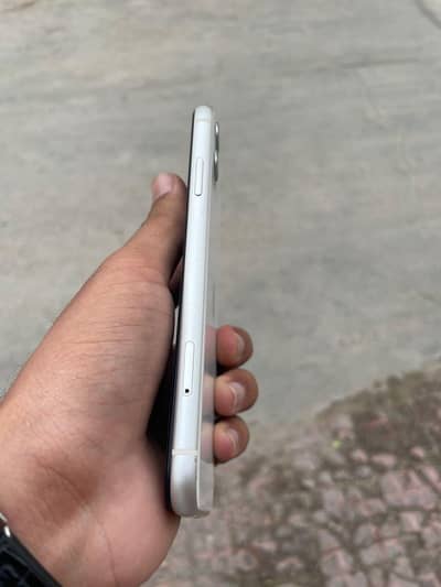 iPhone 11 original box ha is kay sath