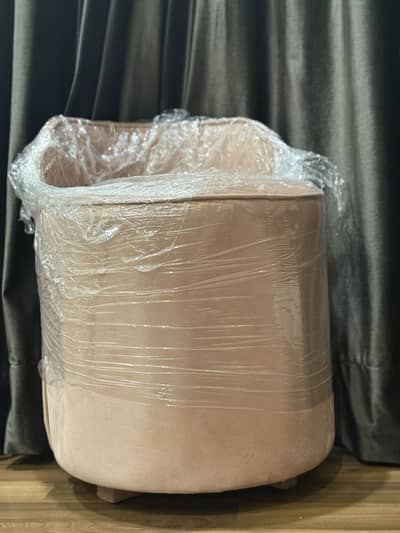 Luxurious Velvet Vanity/Accent Chair - High Quality