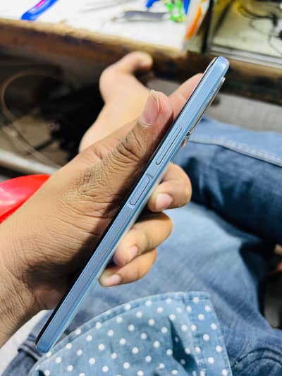 10/10 mobail ha just mobail ha pta approved ha jis bhai ko smj aya la