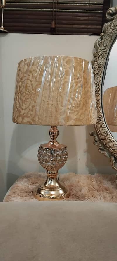 single metal table lamp