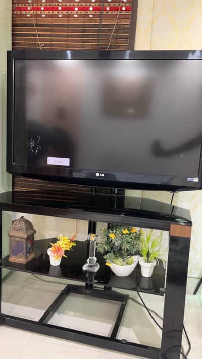 Lg Tv Led With Beautiful Table Urgent Sale