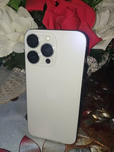 Iphone 16 pro max  /  J V | Condition 10/10