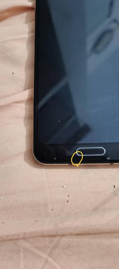 Aqous r2 penal crack or light shade