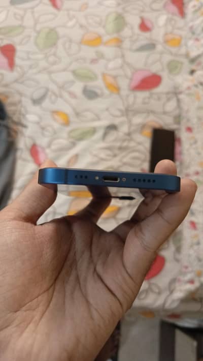 iPhone 12 64/NON PTA Dubai set with charger and cable