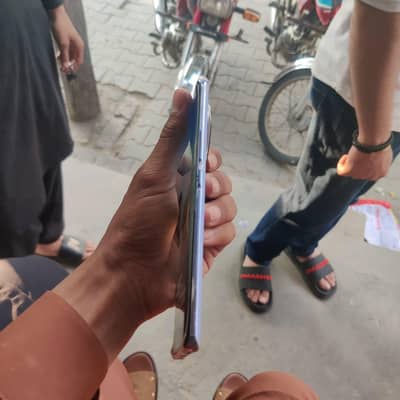 tecno camon 30s in 10/9 conditions. 8+5gb/256 memory