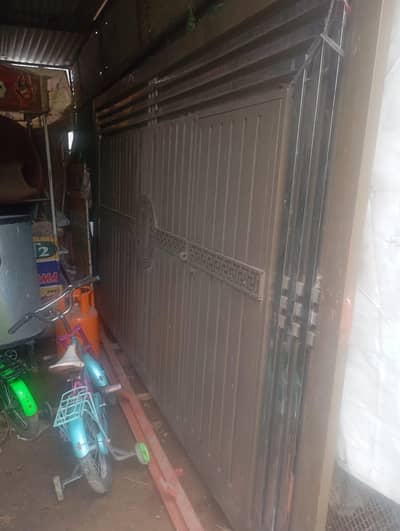 HOUSE MAIN SLIDING GATE FOR SALE IN 10/10 CONDITION 7/12 SIZE