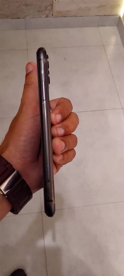 I phone 11 jv with box and cable…