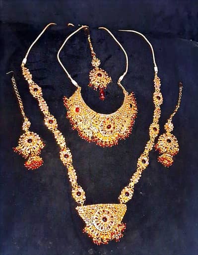  Elegant Bridal Jewelry Set for Sale – Worn Once  new condition