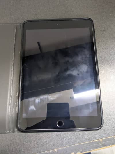 Ipad Mini 3 with Transparent Cover 16 GB