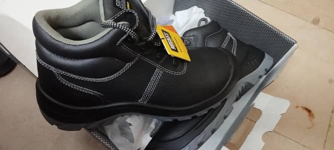 safety shoes size 42