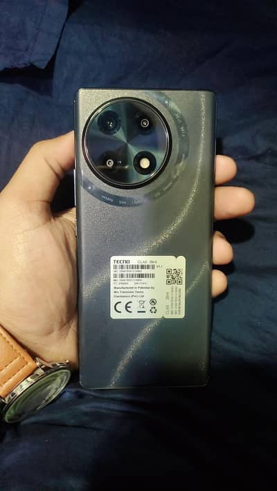 spark 30s ha 1 month used ha box bhi ha waranty 11 month