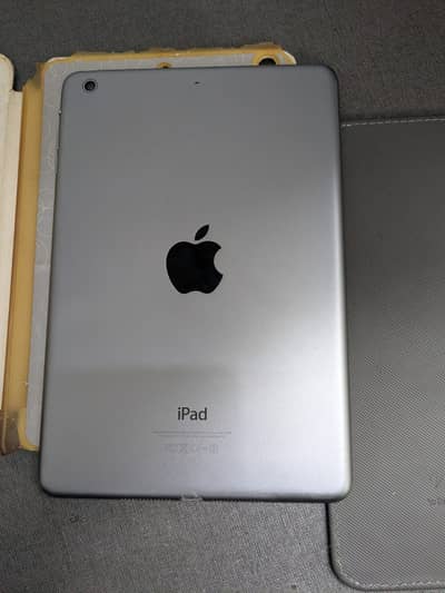 Apple Ipad Mini 2 with Transparent Cover