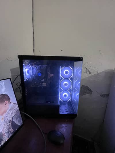 Intel i7 7700 + h110 mobo 8gb ddr4 256gb SSD .